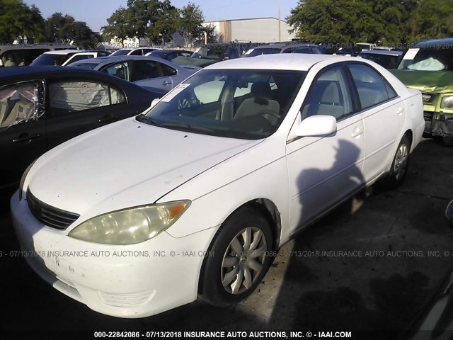 4T1BE32K16U645019 - 2006 TOYOTA CAMRY LE/XLE/SE თეთრი ფოტო 2
