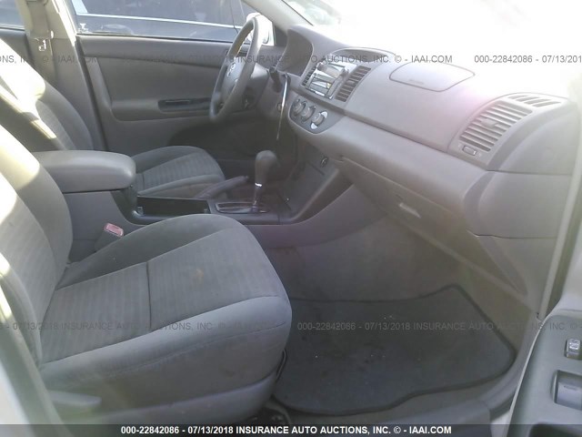 4T1BE32K16U645019 - 2006 TOYOTA CAMRY LE/XLE/SE თეთრი ფოტო 5