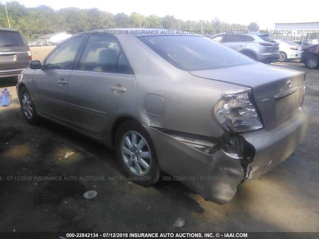 4T1BF30K02U506221 - 2002 TOYOTA CAMRY LE/XLE/SE ოქროსფერი ფოტო 3