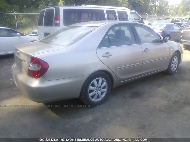4T1BF30K02U506221 - 2002 TOYOTA CAMRY LE/XLE/SE ოქროსფერი ფოტო 4