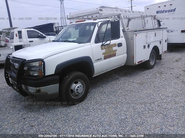 1GBJC34U53E205576 - 2003 CHEVROLET SILVERADO C3500 WHITE photo 2