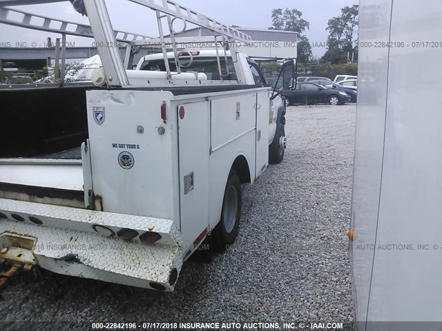 1GBJC34U53E205576 - 2003 CHEVROLET SILVERADO C3500 WHITE photo 4