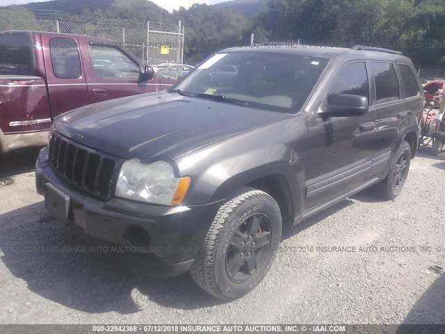 1J4GR48K85C673586 - 2005 JEEP GRAND CHEROKEE LAREDO/COLUMBIA/FREEDOM 灰色 照片 2