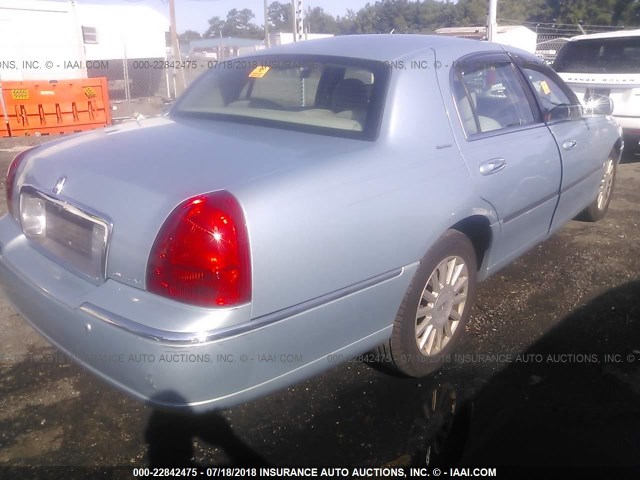 1LNHM81W65Y611714 - 2005 LINCOLN TOWN CAR SIGNATURE Light Blue photo 4