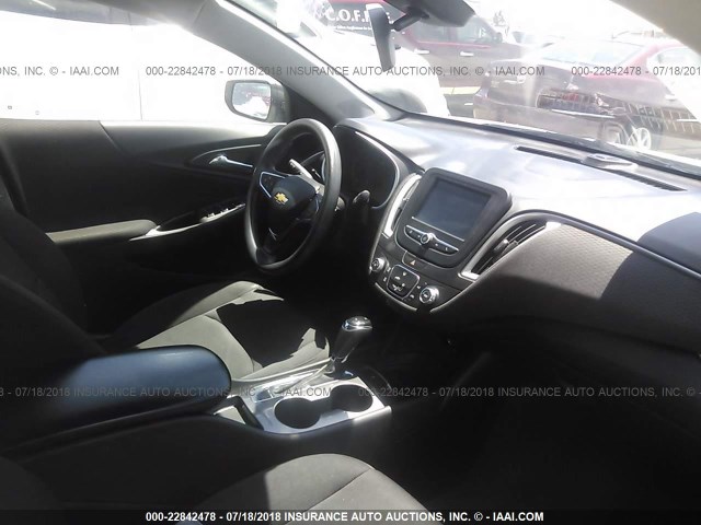 1G1ZB5ST7GF212111 - 2016 CHEVROLET MALIBU LS თეთრი ფოტო 5