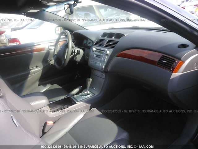 4T1FA38P46U090700 - 2006 TOYOTA CAMRY SOLARA SE/SLE შავი ფოტო 5