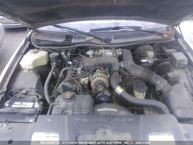 1LNFM81WXWY632963 - 1998 LINCOLN TOWN CAR EXECUTIVE Золотой фото 10