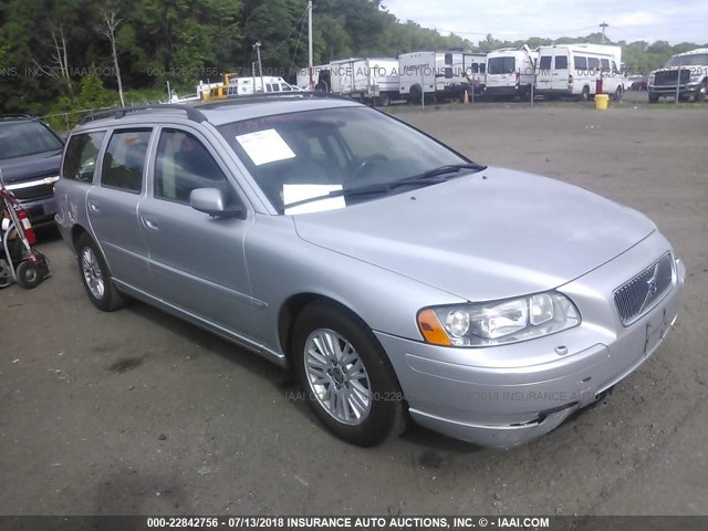 YV1SW640952486396 - 2005 VOLVO V70 SILVER photo 1