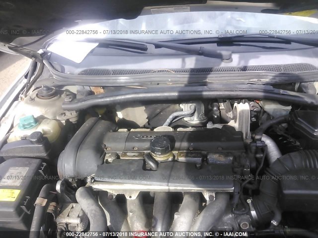 YV1SW640952486396 - 2005 VOLVO V70 SILVER photo 10