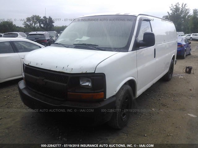 1GCFG15X641177105 - 2004 CHEVROLET EXPRESS G1500  WHITE photo 2