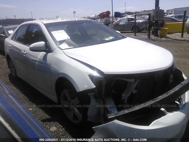 4T1BF1FK4EU319533 - 2014 TOYOTA CAMRY L/SE/LE/XLE 白色 照片 1