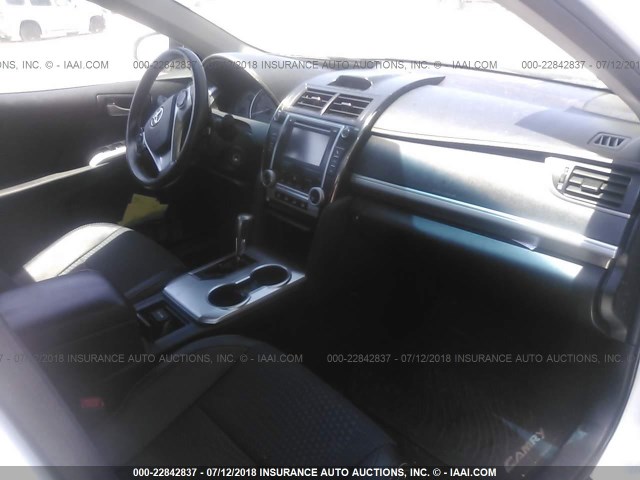 4T1BF1FK4EU319533 - 2014 TOYOTA CAMRY L/SE/LE/XLE 白色 照片 5