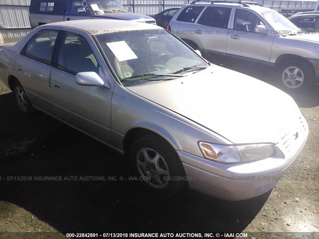 JT2BG22K6V0067443 - 1997 TOYOTA CAMRY LE/XLE BEIGE photo 1