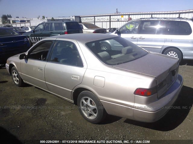 JT2BG22K6V0067443 - 1997 TOYOTA CAMRY LE/XLE BEIGE photo 3