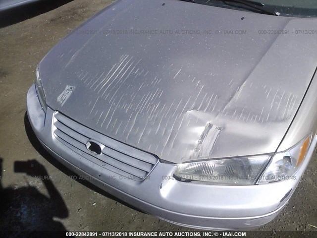 JT2BG22K6V0067443 - 1997 TOYOTA CAMRY LE/XLE BEIGE photo 6