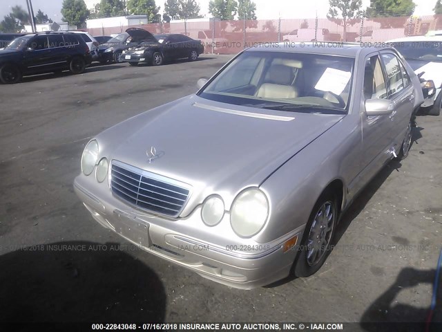 WDBJF65J01B164831 - 2001 MERCEDES-BENZ E 320 Champagne photo 2