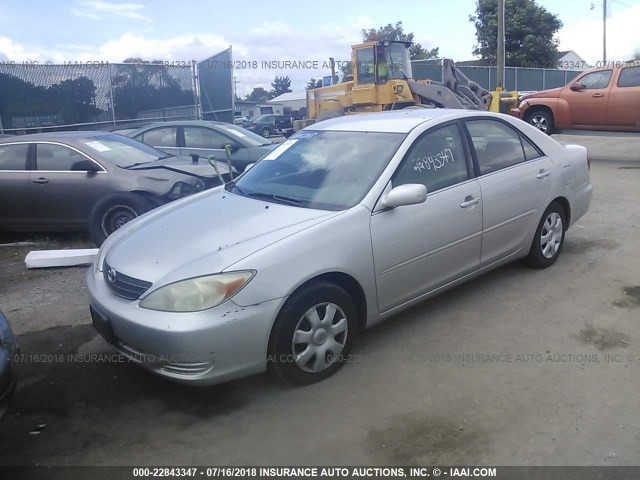 4T1BE32K82U611332 - 2002 TOYOTA CAMRY LE/XLE/SE 银色 照片 2