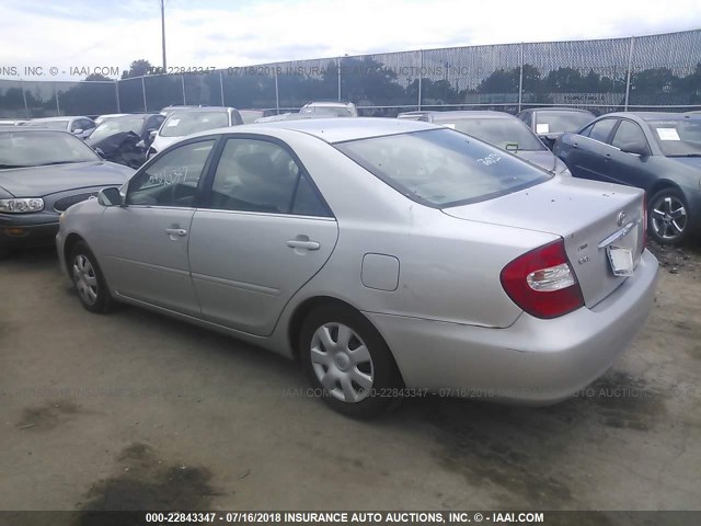 4T1BE32K82U611332 - 2002 TOYOTA CAMRY LE/XLE/SE 银色 照片 3