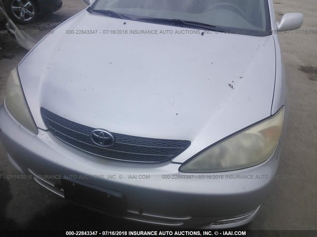 4T1BE32K82U611332 - 2002 TOYOTA CAMRY LE/XLE/SE 银色 照片 6