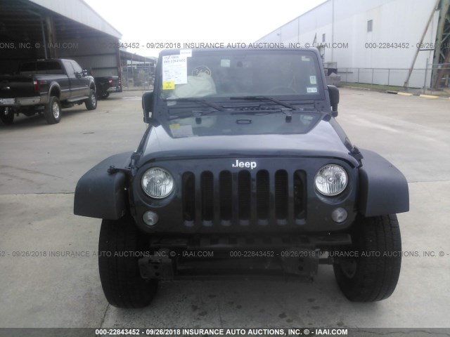 1C4BJWDG5GL309827 - 2016 JEEP WRANGLER UNLIMITE SPORT GRAY photo 6