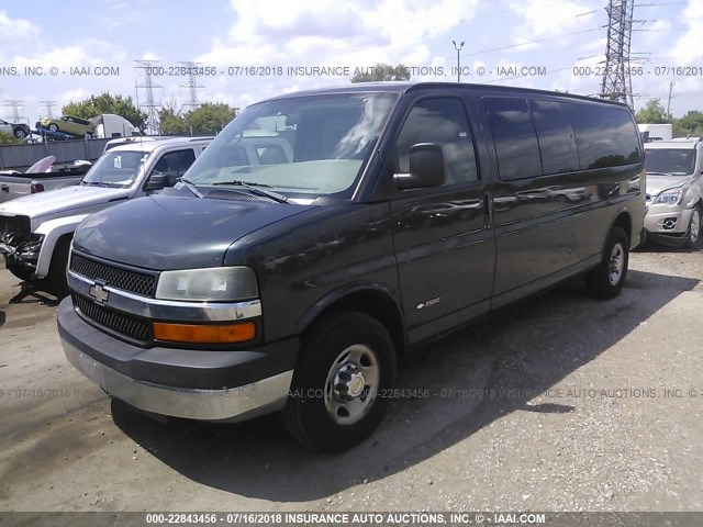 1GAHG39UX51240821 - 2005 CHEVROLET EXPRESS G3500  GRAY photo 2