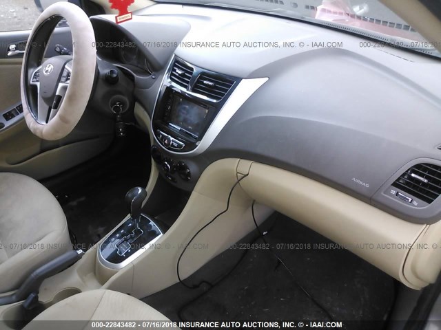 KMHCU4AE2DU310843 - 2013 HYUNDAI ACCENT BROWN photo 5