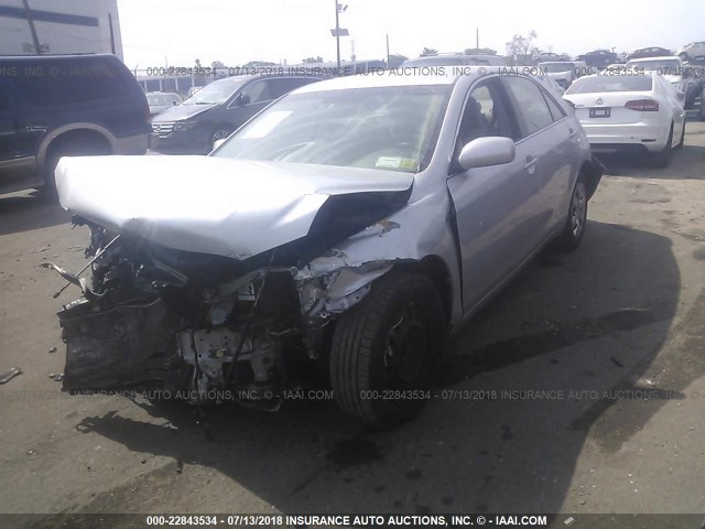 4T1BE46KX7U053667 - 2007 TOYOTA CAMRY NEW GENERAT CE/LE/XLE/SE SILVER photo 2