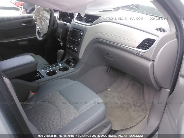 1GNKRFED1FJ340300 - 2015 CHEVROLET TRAVERSE LS SILVER photo 5