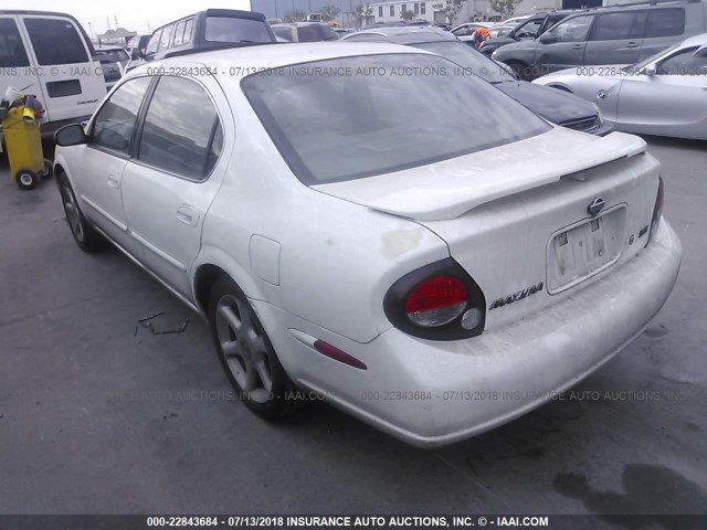 JN1CA31A0YT015260 - 2000 NISSAN MAXIMA GLE/GXE/SE WHITE photo 3