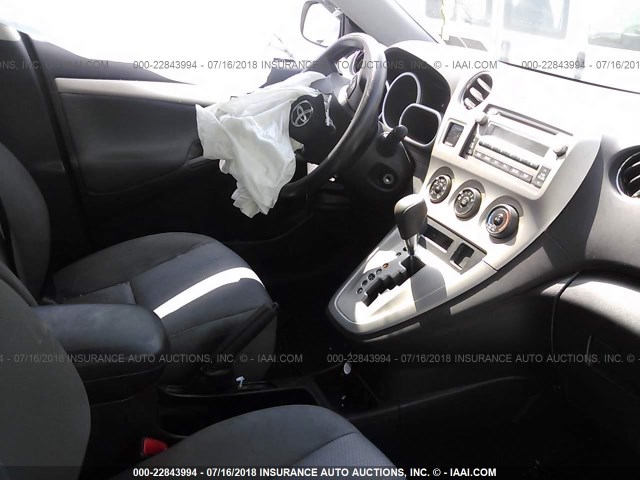 2T1KU4EE1BC612256 - 2011 TOYOTA COROLLA MATRIX  WHITE photo 5