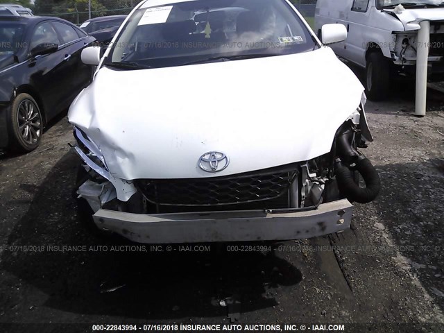 2T1KU4EE1BC612256 - 2011 TOYOTA COROLLA MATRIX  WHITE photo 6