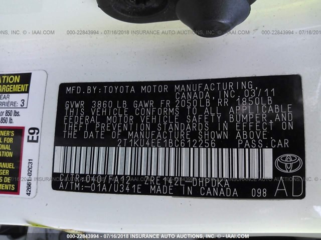 2T1KU4EE1BC612256 - 2011 TOYOTA COROLLA MATRIX  WHITE photo 9