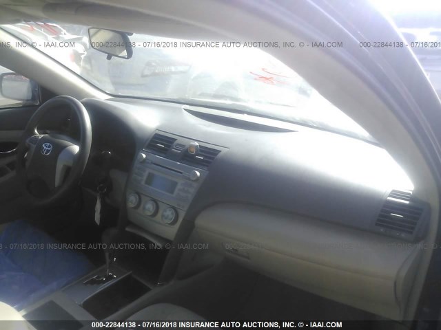 4T1BF3EK6BU595463 - 2011 TOYOTA CAMRY SE/LE/XLE ლურჯი ფოტო 5