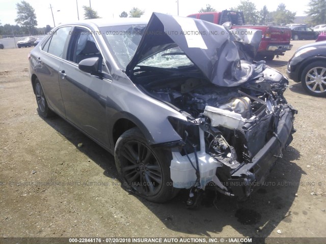 4T1BF1FK2FU894179 - 2015 TOYOTA CAMRY LE/XLE/SE/XSE 灰色 照片 1