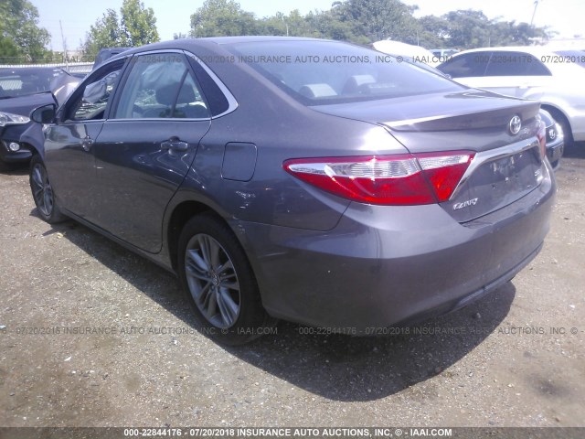 4T1BF1FK2FU894179 - 2015 TOYOTA CAMRY LE/XLE/SE/XSE 灰色 照片 3