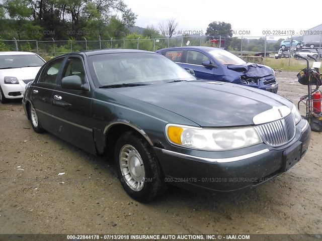 1LNHM81W91Y637279 - 2001 LINCOLN TOWN CAR EXECUTIVE GREEN photo 1
