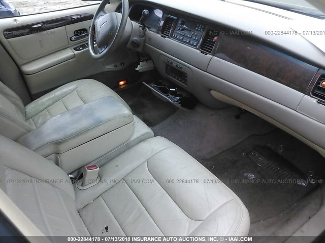 1LNHM81W91Y637279 - 2001 LINCOLN TOWN CAR EXECUTIVE GREEN photo 5