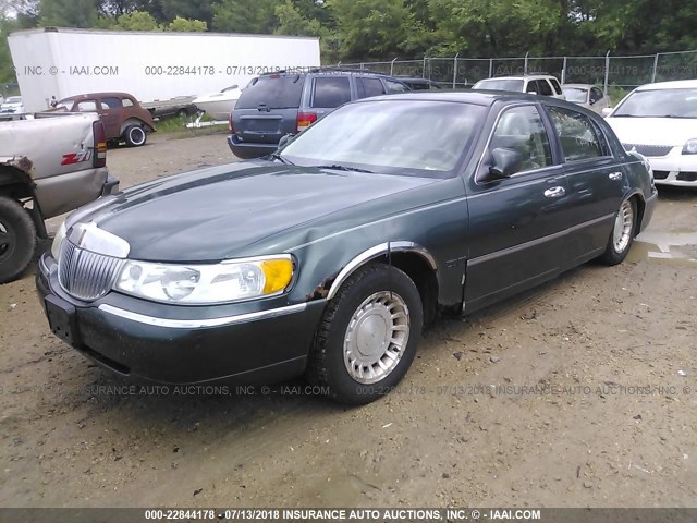 1LNHM81W91Y637279 - 2001 LINCOLN TOWN CAR EXECUTIVE GREEN photo 6