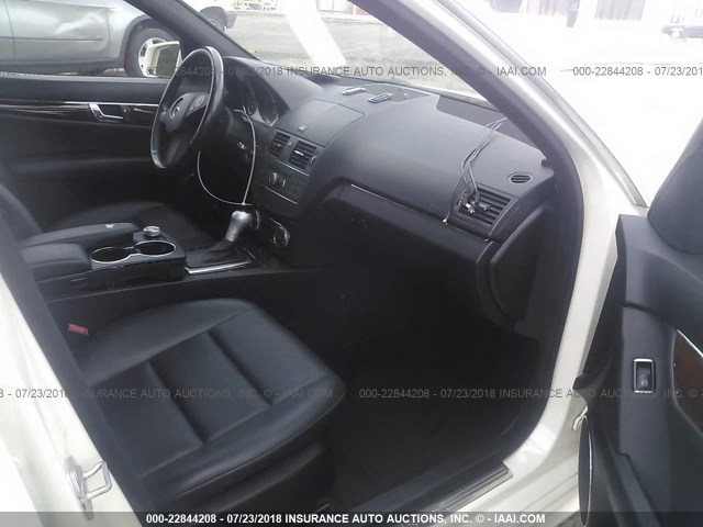 WDDGF5EB5BF656849 - 2011 MERCEDES-BENZ C 300 WHITE photo 5