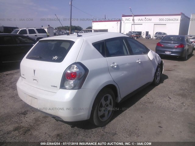 5Y2SP67899Z458986 - 2009 PONTIAC VIBE WHITE photo 4