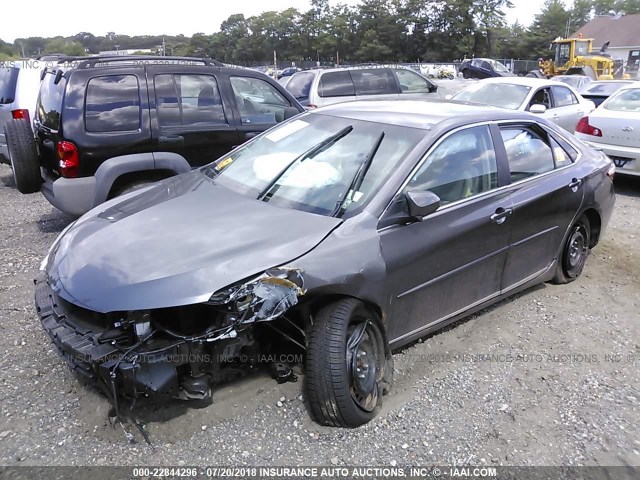 4T1BF1FK1HU347715 - 2017 TOYOTA CAMRY LE/XLE/SE/XSE GRAY photo 6