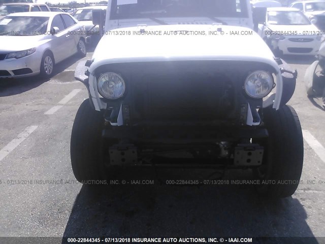 1C4BJWDG6HL574970 - 2017 JEEP WRANGLER UNLIMITE SPORT WHITE photo 6