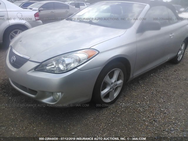4T1FA38P04U029714 - 2004 TOYOTA CAMRY SOLARA SE/SLE ვერცხლისფერი ფოტო 2