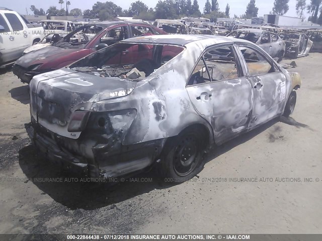 4T1BF3EK1BU616980 - 2011 TOYOTA CAMRY SE/LE/XLE WHITE photo 4