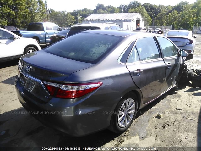 4T1BF1FK3HU444480 - 2017 TOYOTA CAMRY LE/XLE/SE/XSE GRAY photo 4