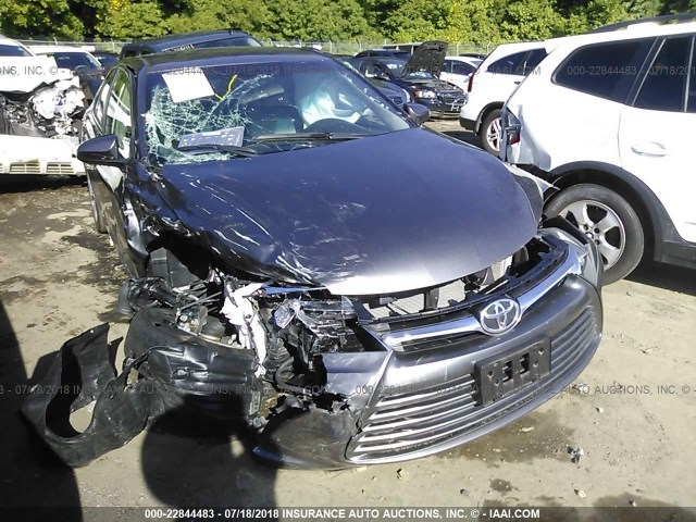 4T1BF1FK3HU444480 - 2017 TOYOTA CAMRY LE/XLE/SE/XSE GRAY photo 6