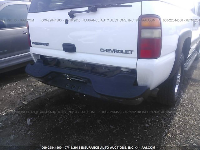 3GNGC26U32G251838 - 2002 CHEVROLET SUBURBAN C2500 WHITE photo 6