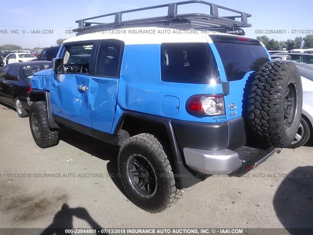 JTEBU11F270093292 - 2007 TOYOTA FJ CRUISER BLUE photo 3