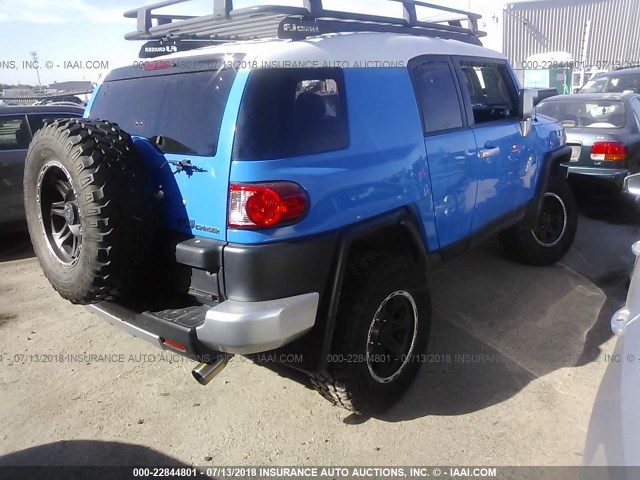 JTEBU11F270093292 - 2007 TOYOTA FJ CRUISER BLUE photo 4