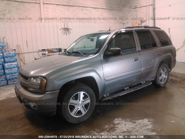 1GNDT13SX52312602 - 2005 CHEVROLET TRAILBLAZER LS/LT GRAY photo 2